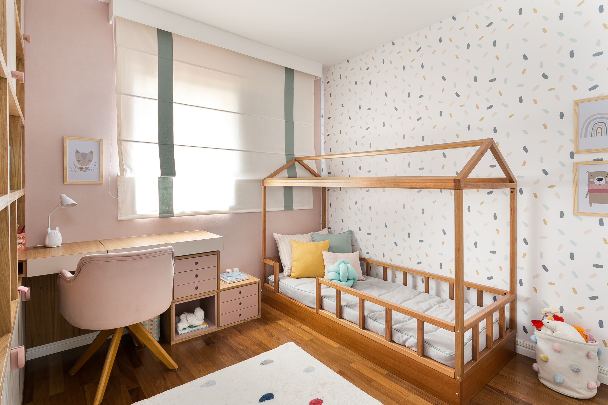 Quarto infantil sob medida, projetado pela Artgetto, com móveis personalizados e decoração lúdica